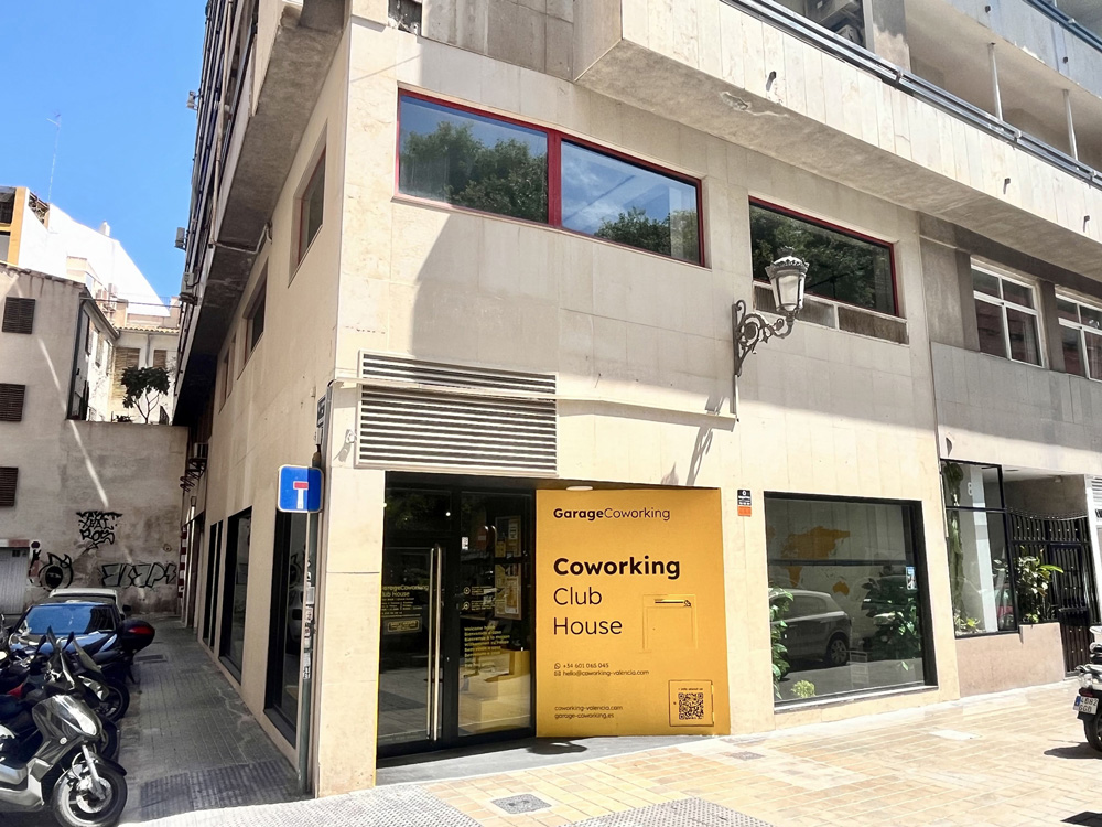 Garage Coworking Club House Valencia - Front desk 2