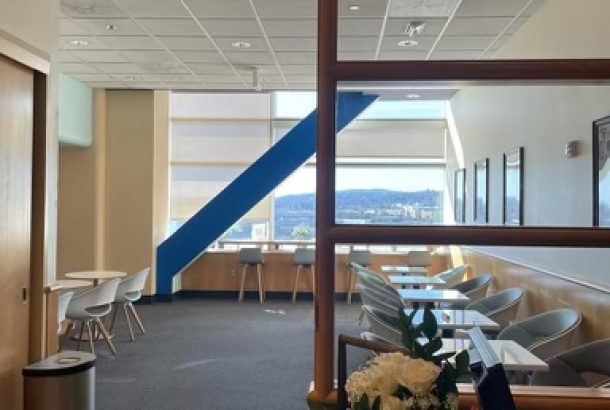 Golden Gate Lounge (International Terminal)